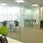 Office-space-design-with-frameless-glass-partitions-screen-11