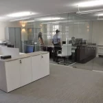 Office-space-design-with-frameless-glass-partitions-screen-13