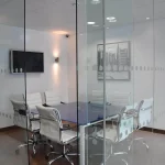 Office-space-design-with-frameless-glass-partitions-screen-14